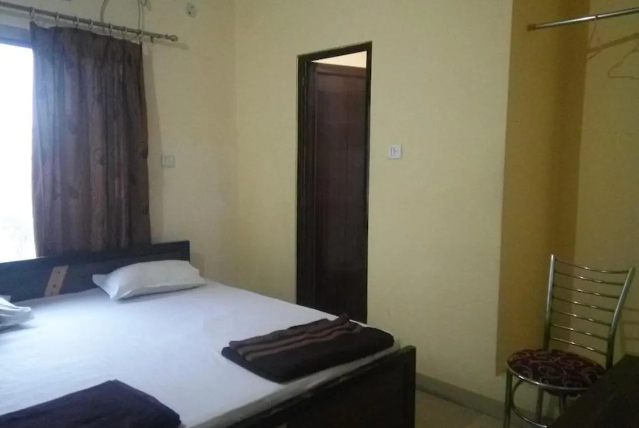 Goroomgo Kashi Inn Varanasi Near Railway Station Hotel