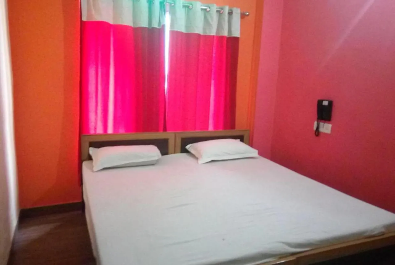 Goroomgo Kashi Inn Varanasi Near Railway Station