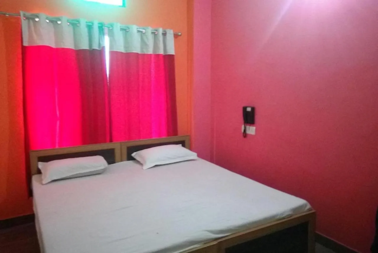 Goroomgo Kashi Inn Varanasi Near Railway Station
