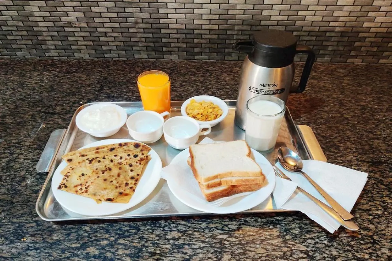 Goroomgo Kashi Inn Varanasi Near Railway Station 인도